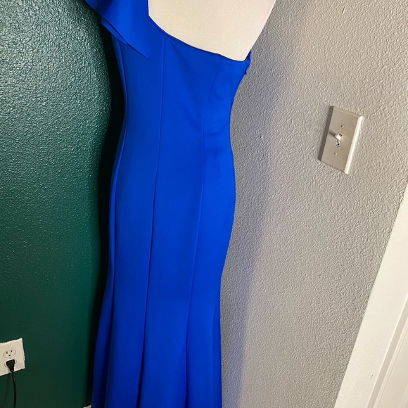 Formal Dress - Picture 2 of 4
